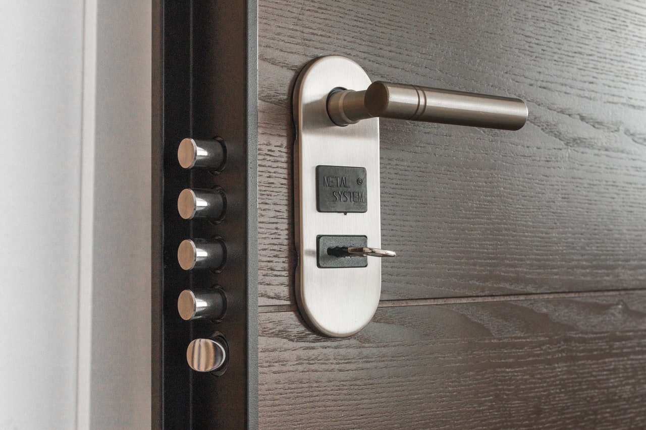 deadbolt-door-lock